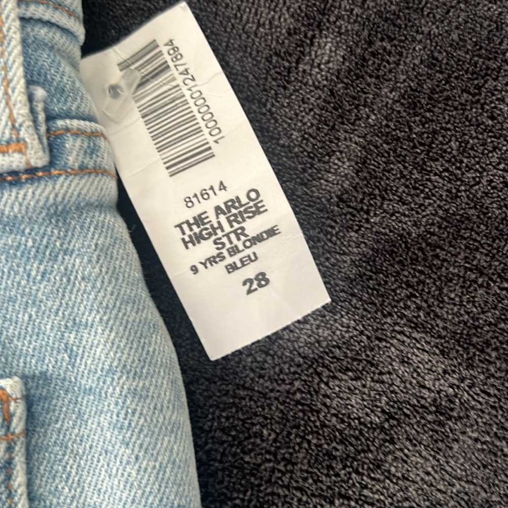 Aritzia NWT Denim The Arlo Hi-Rise Straight Jean
High-waisted straight jeans - Picture 8 of 8